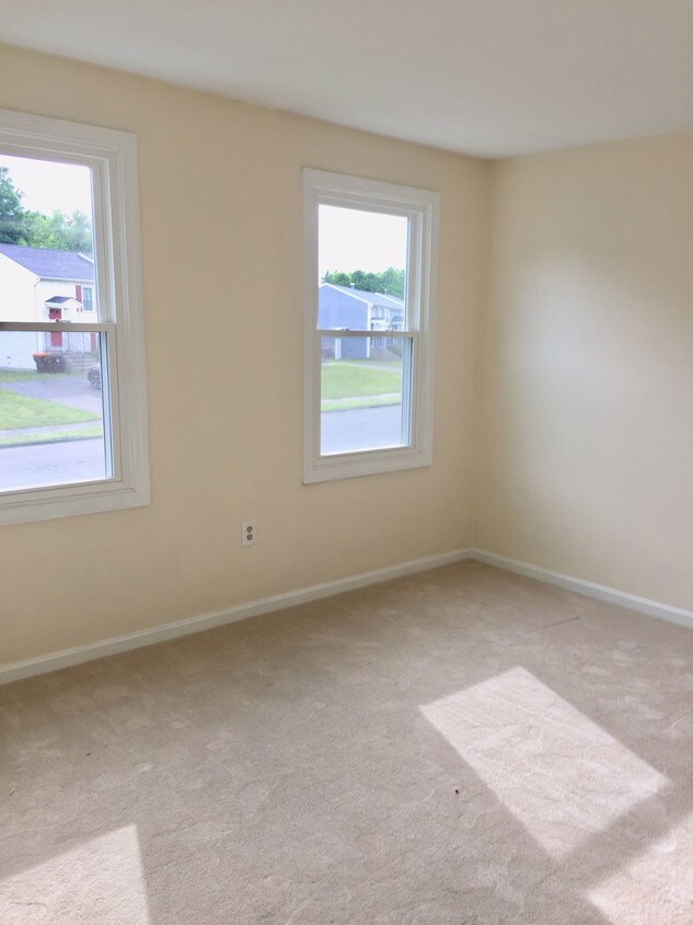 140 Riviera Dr, Agawam, MA 01001 Townhouse for Rent in Agawam, MA