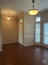Building Photo - 8801 Creekside Dr