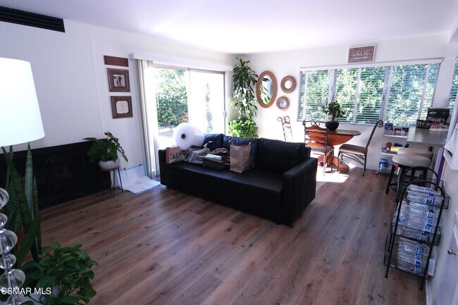 Foto del edificio - 2062 Sapra St