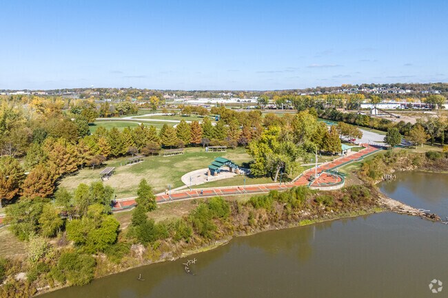 E. H. Young Riverfront Park is located beside the Missouri River and sports outdoor activities in Parkville.