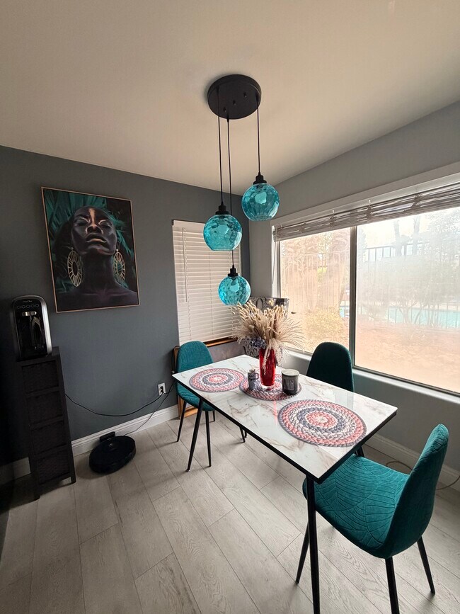 Comedor - 3225 Casey Dr