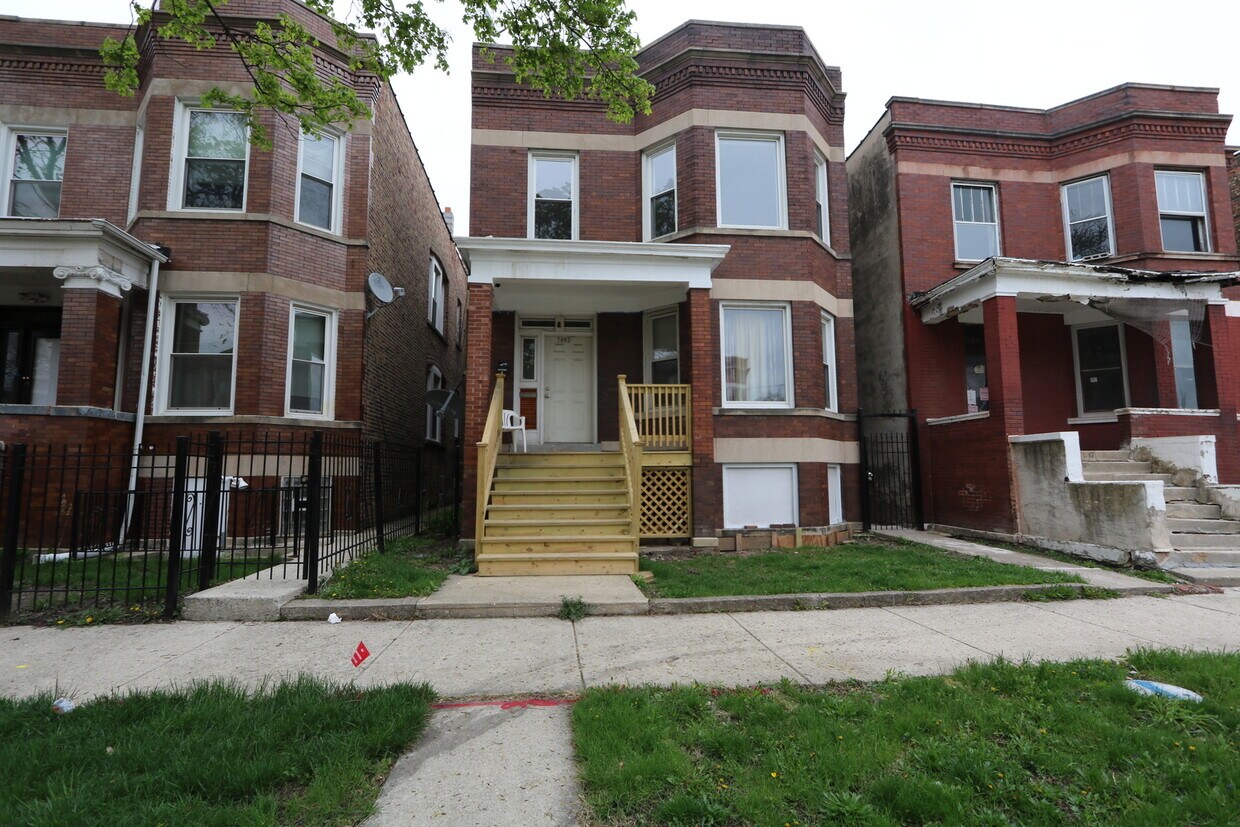 Primary Photo - 7043 S Carpenter St