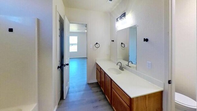 Foto del edificio - 5408 Bridle Dr