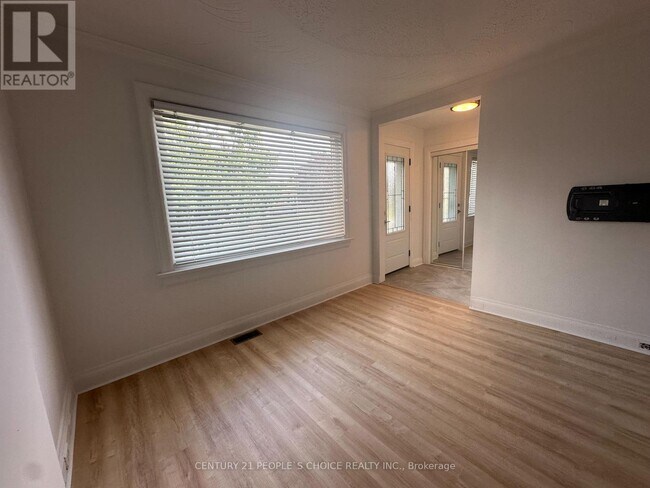 Building Photo - 28 Montcalm Ave