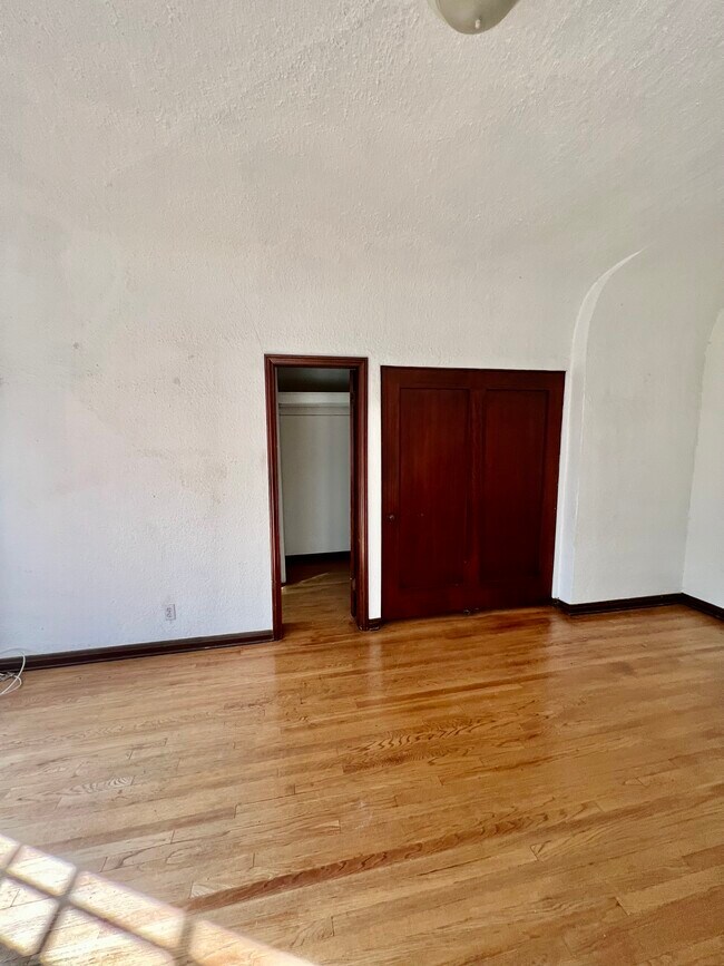 Foto del edificio - 367 N Orange Grove Ave