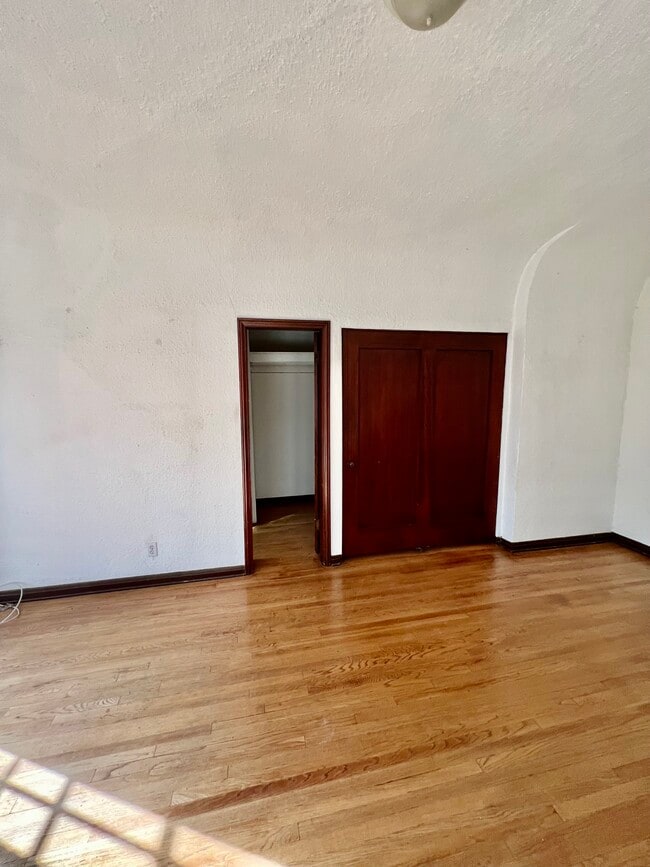 Building Photo - 367 N Orange Grove Ave
