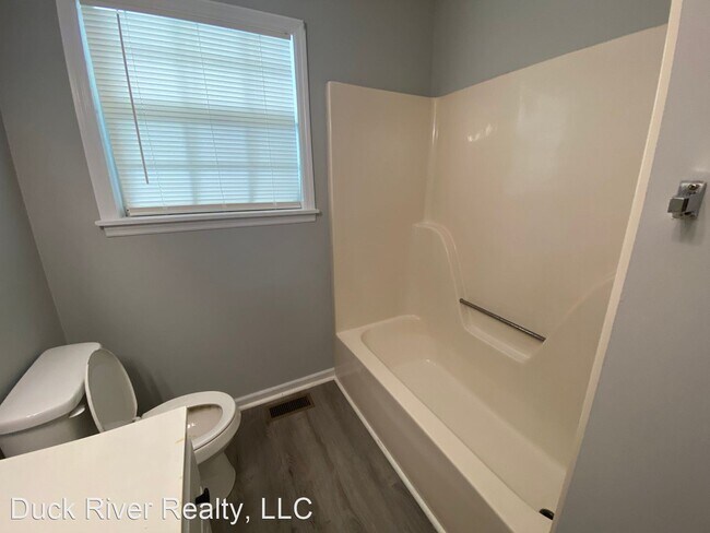 Foto del edificio - 2 br, 1 bath House - 528 Woods Dr Unit B