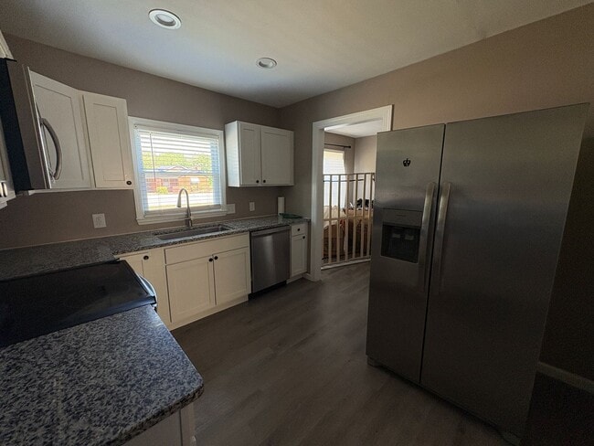Building Photo - Cozy Living Spaces & Small-Town Energy!