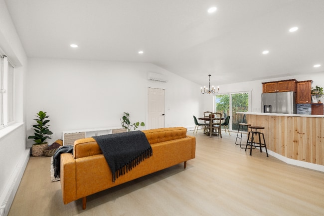 Foto del edificio - 815 Waverly Pl