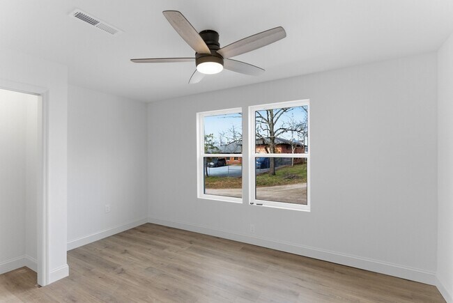 Foto del edificio - 2303 Parkview Ave