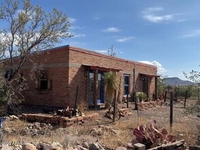 2650 E Loma Alta Dr