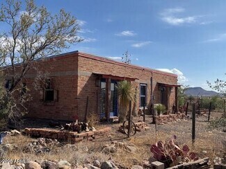 Building Photo - 2650 E Loma Alta Dr