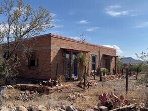 Building Photo - 2650 E Loma Alta Dr