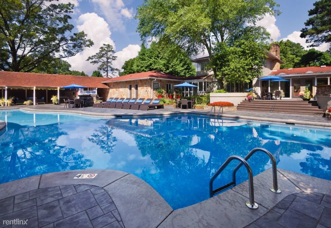 Foto principal - 8744 Fairview Rd