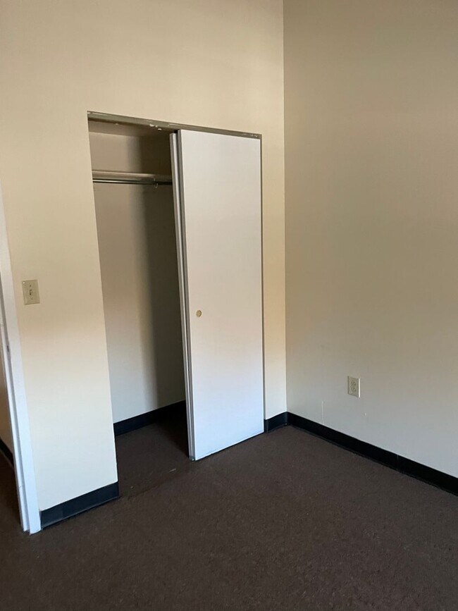 Foto del edificio - Cute 1 Bedroom Apartment in Senior Building