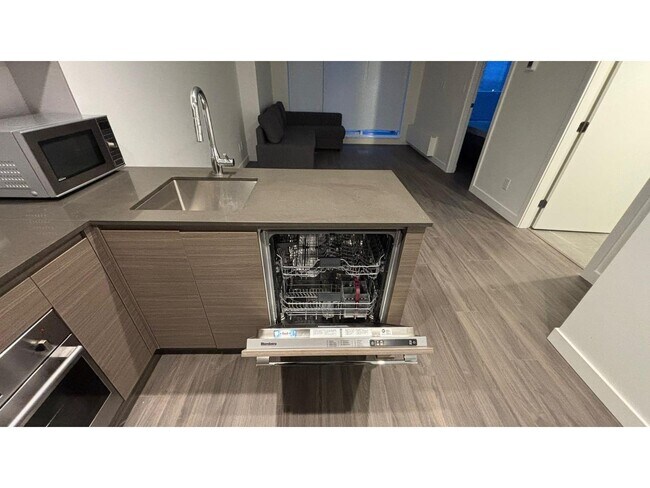 Photo du bâtiment - 13615 Fraser Hwy