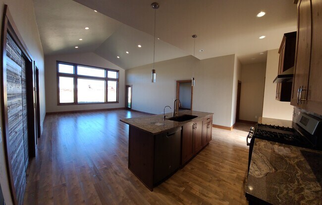Foto del edificio - 172 Wild Rose Ln