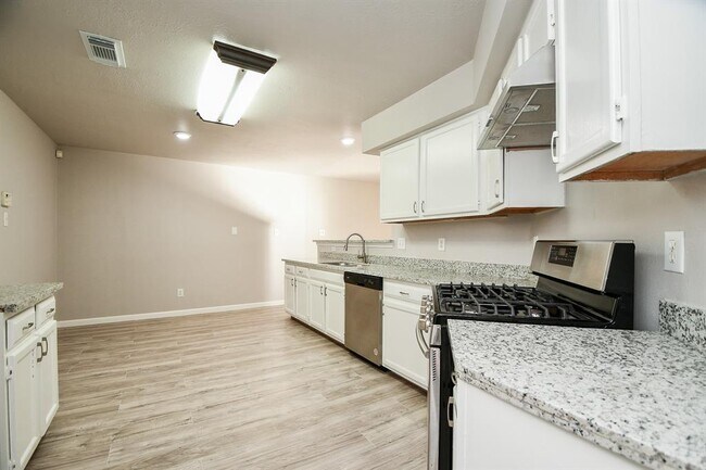 Building Photo - 11659 Evesborough Dr