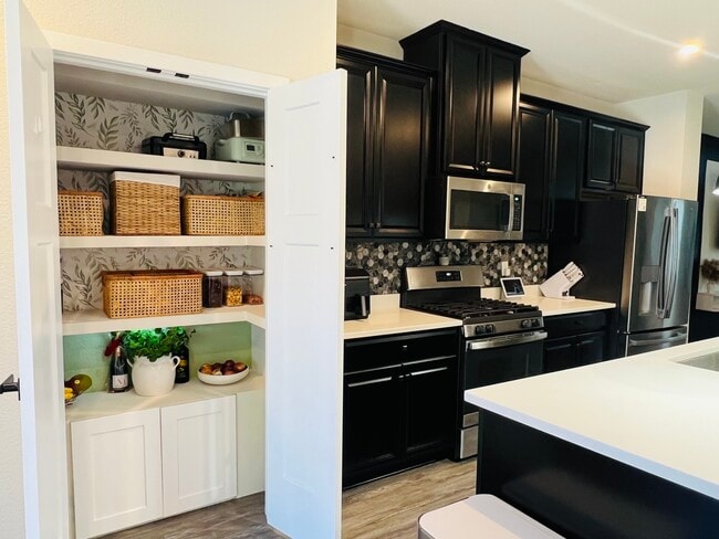 Building Photo - 152 Spring Grove Way