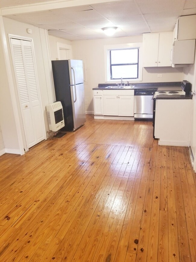Foto del edificio - Three Bedroom House off of Cambell Avenue!