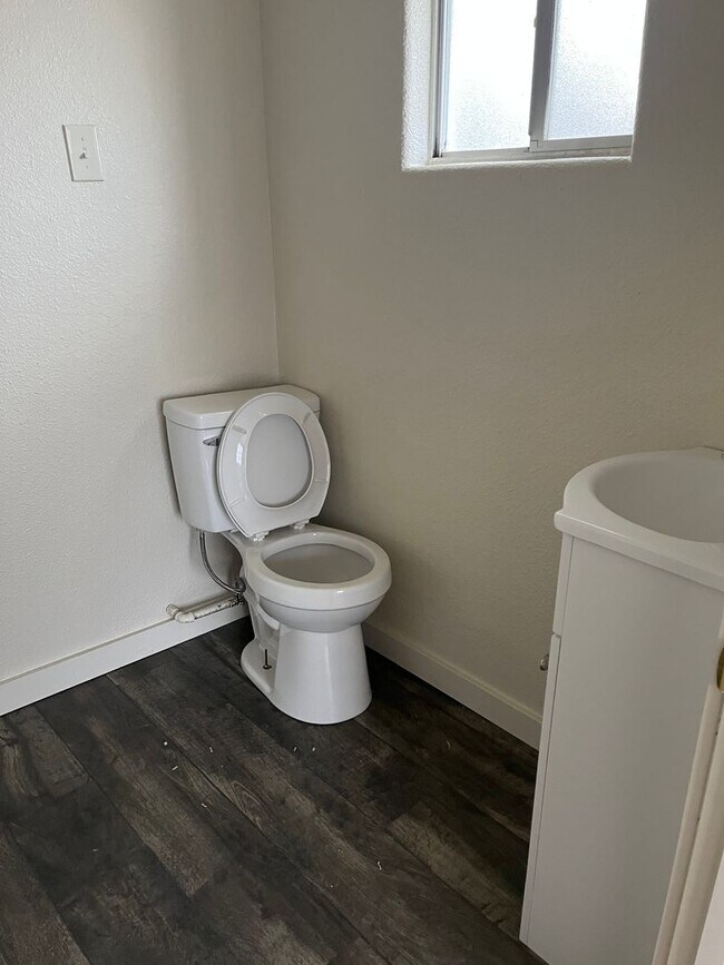 Building Photo - w7265e