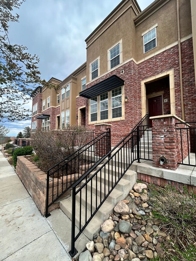 Foto del edificio - Well Maintained Townhouse in Highlands Ranch