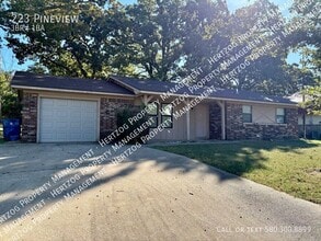 Building Photo - 223 Pineview St