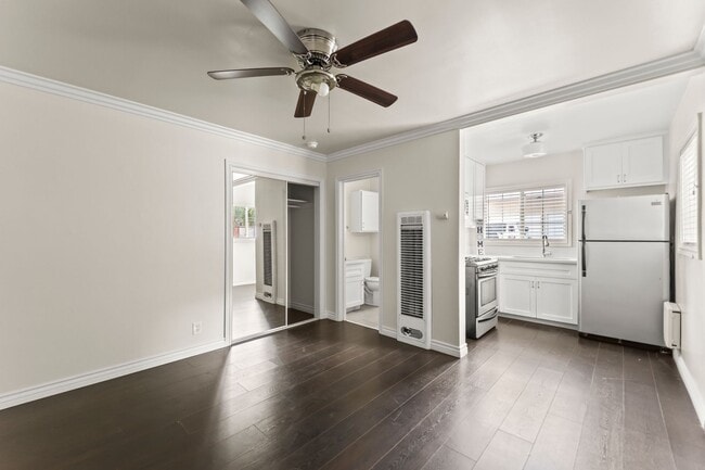 Building Photo - 4104 E 7th St