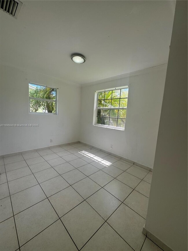 Building Photo - 6871 SW 18th Ct