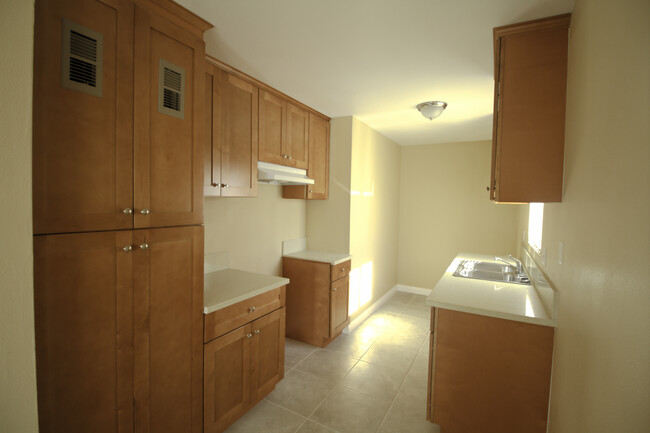 Building Photo - 6921 Adamson Ave