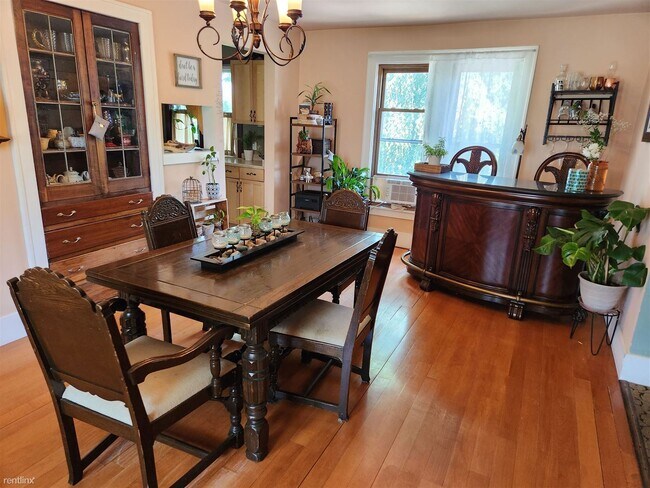 Foto del edificio - 4 br, 2 bath House - 5815 Chicago Rd
