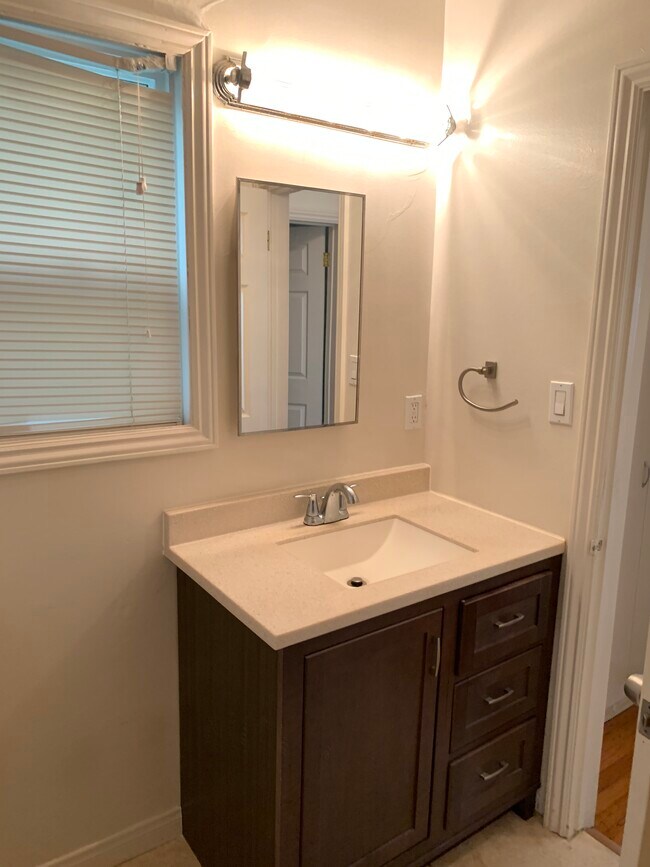 Remodeled bath - 219 Esperanza Ave