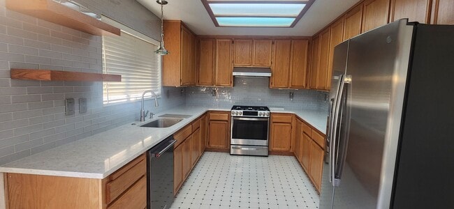 Building Photo - 4 Bedroom Home in Elk Grove