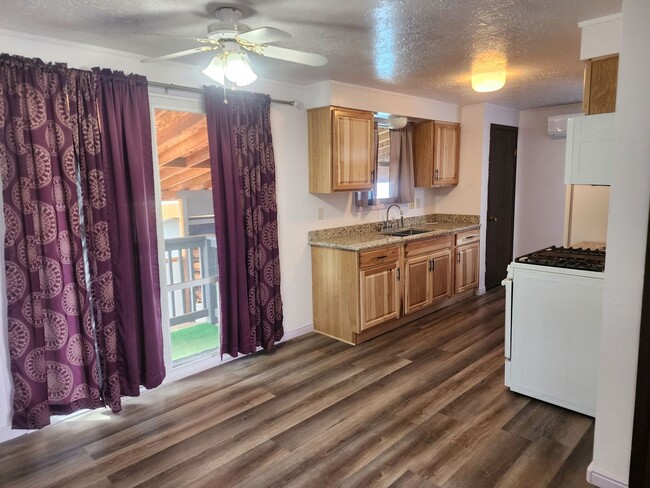Building Photo - Charming home