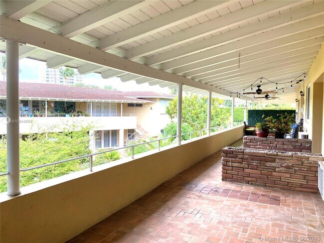 Foto del edificio - 30 Park Dr