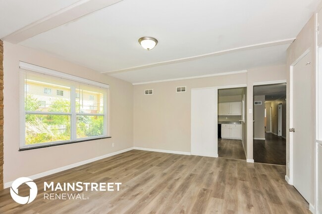 Building Photo - 1120 Spring Valley Dr