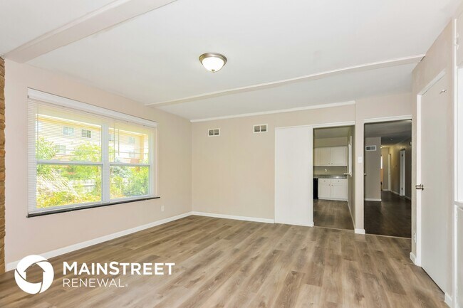 Foto del edificio - 1120 Spring Valley Dr