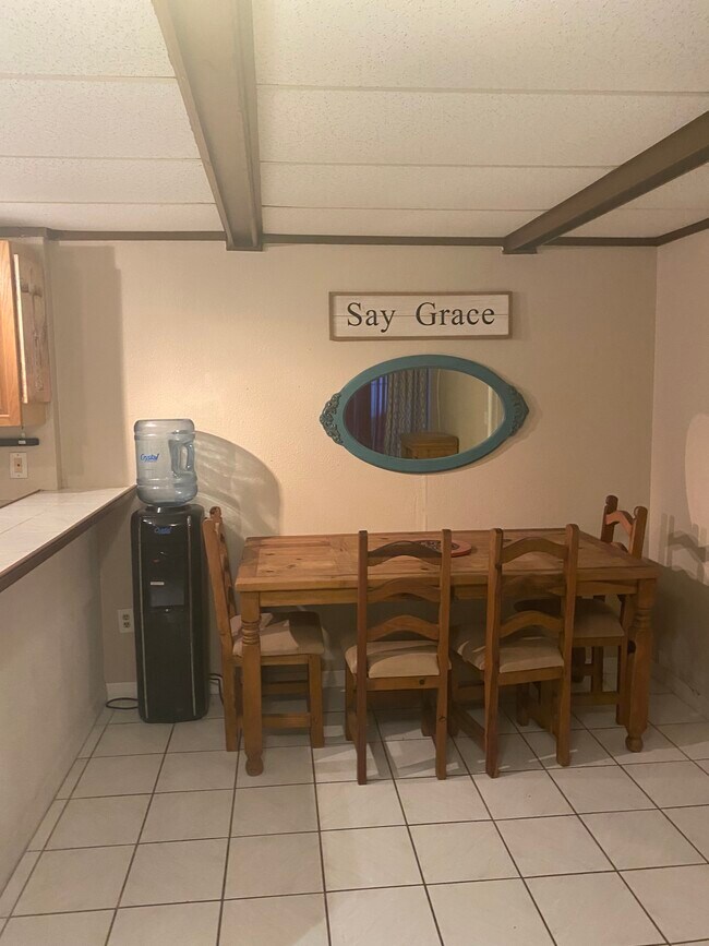 1426 Castleworks Ln Unit Apartment back of house, Tarpon Springs, FL