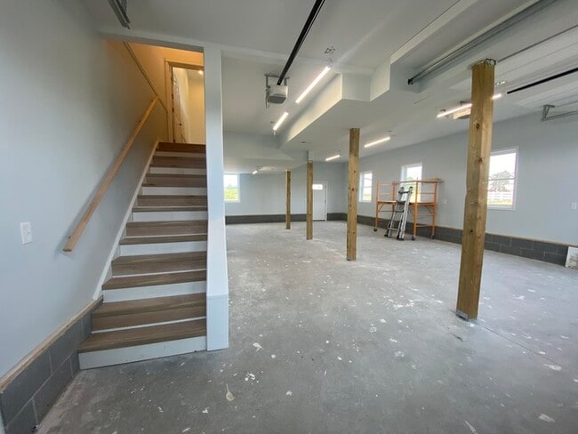 Building Photo - Brand new construction 5 bedroom 3 bath wi...