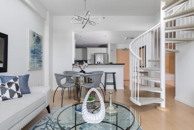 Foto del edificio - Penthouse loft with a private rooftop patio
