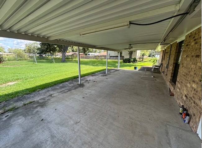 Building Photo - 41458 Jeanette Rd