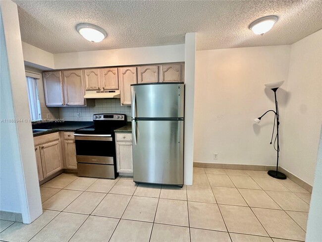 Foto del edificio - 1274 NE 40th St