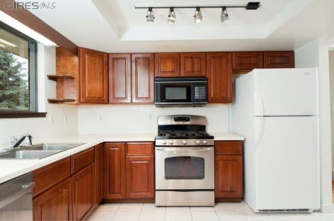Building Photo - 1840 Del Rosa Ct