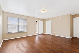 Building Photo - 8304 Heights Valley