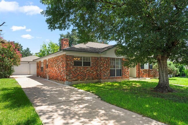 Foto del edificio - 8806 Langdon Ln