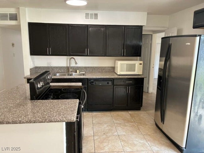 Building Photo - 6121 Granada Cir