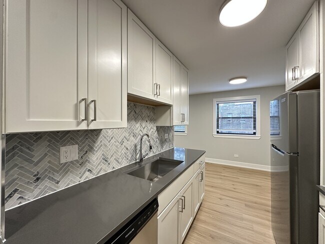 Building Photo - 535 W Aldine Ave