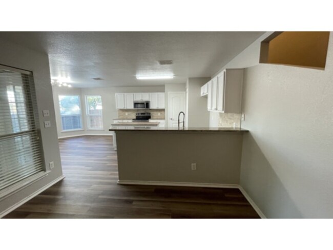 Building Photo - Beautifully Upgraded 2 Story Home in Crowl...