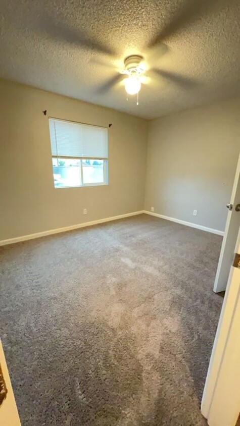 Foto principal - 2227 Glen Ave, Fresno