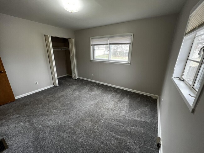 Building Photo - 848 Salisbury Rd